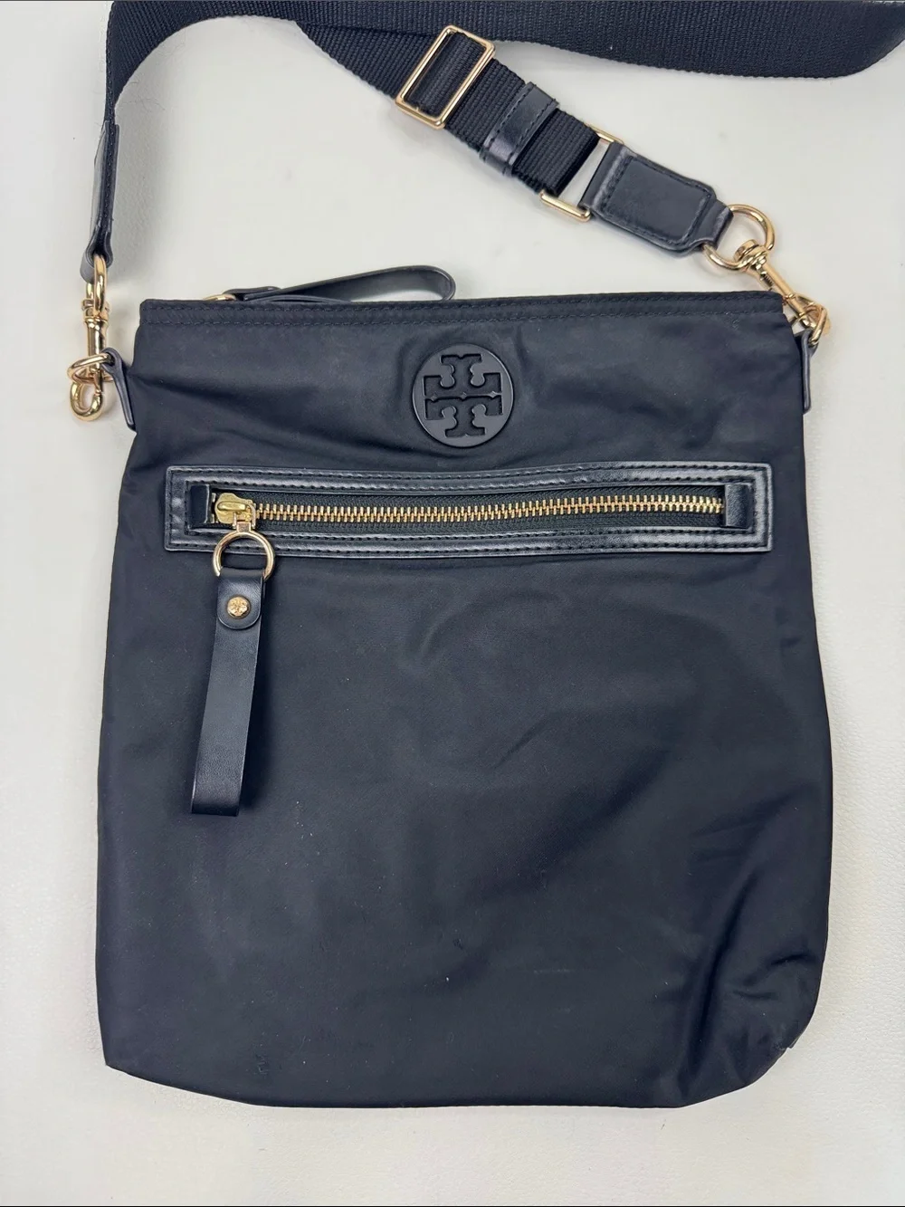 Tory Burch Black Nylon Crossbody Gold Zip Hardware Adjustable strap Designer
